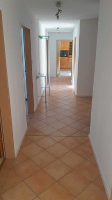 Schöne und gepflegte 4-Raum-Wohnung mit EBK in Rimpar