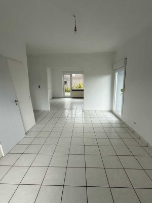 Großzügige Maisonette-Wohnung in Zweifamilienhaus –frisch saniert und bezugsbereit (max. 5 Personen)