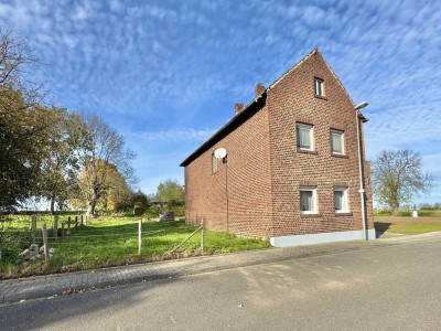 Freistehendes Einfamilienhaus mit großem Grundstück und idyllischem Weitblick!