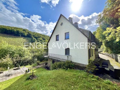 Einzigartige Rückzugsoase mit eigenem Wald und traumhafter Aussicht
