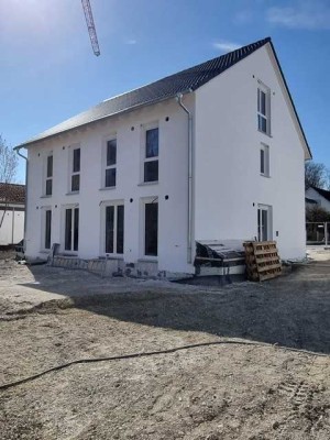Attraktive Doppelhaushälfte in bevorzugter Wohnlage zu vermieten!