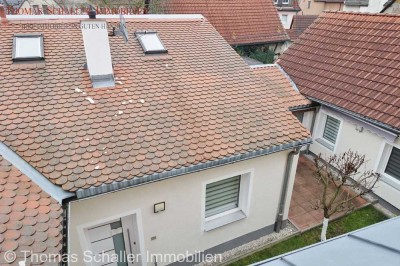 Kernsaniertes Winkel-Bungalow mit EBK  Garage im Zentrum von Röthenbach an der Pegnitz