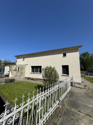 Sanierungsbedürftiges Einfamilienhaus zu verkaufen