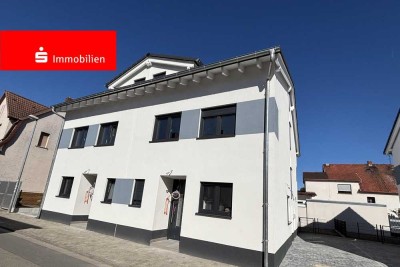 *Endlich Zuhause* Neubau-Doppelhaushälfte in Hofheim wartet auf Ihren Einzug