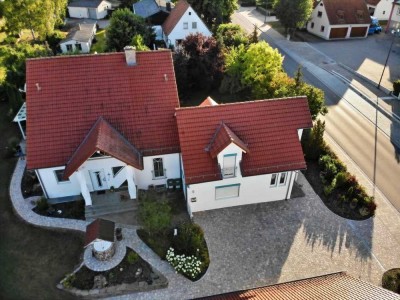 Traumhaftes Einfamilienhaus mit sep. Gäste- oder Arbeitsgebäude –