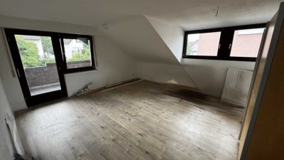 Stilvolle, neuwertige 3-Raum-Dachgeschosswohnung mit Balkon in Bonn