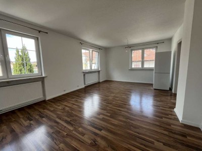 Renovierte 3-Zimmerwohnung mit Einbauküche und Garage in Marktplatznähe!