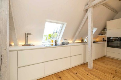 Neuwertige Maisonettewohnung mit gehobener Ausstattung in stilvollem Altbau
