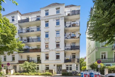 Provisionsfrei – Frei ab dem 16.10. – Helle 2-Zimmer-Wohnung in gutem Zustand mit schönem Ausblick