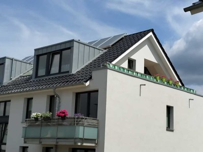 Schöne, helle Penthousewohnung in ruhigem 5-Familien-Haus