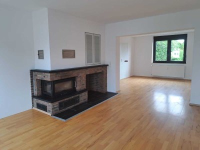 Ansprechende 4-Zimmer-Wohnung mit gehobener Innenausstattung und grosser Dachterasse