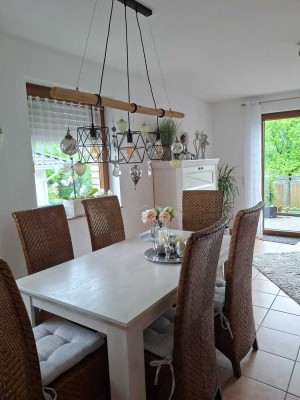 Doppelhaushälfte mit Garten und Carport im Herzen von Much