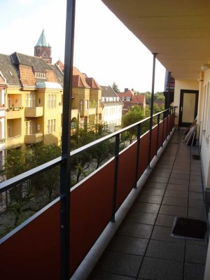 Charmante Dachgeschosswohnung in begehrter Lage von Berlin-Spandau – ideal für Singles, Paare oder K