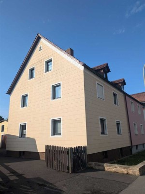 Vielseitige Doppelhaushälfte mit großem Garten