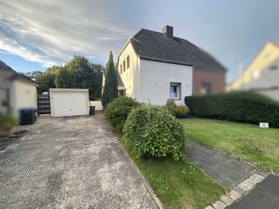 Charme und Nostalgie! Stilvoll modernisierte Doppelhaushälfte mit großflächigem Garten und Garage!