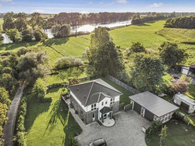 Ihr TRAUMHAUS! Direkt am Wasser – LANDHAUS, Repräsentativ, ruhig, geräumig, modern und Exklusiv!