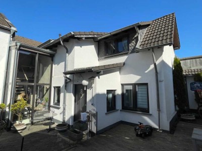 Charmante 5 Zimmer Wohnung mit viel Platz und großem Garten in zentraler Lage