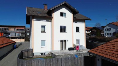 Mehrfamilienhaus mit 5 Wohneinheiten und 8 Außenstellplätzen auf ca. 737 m2 großem Grundstück