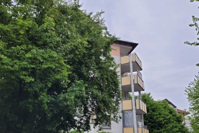 Exklusive, modernisierte 2-Zimmer-Wohnung mit Balkon und EBK in Weil der Stadt