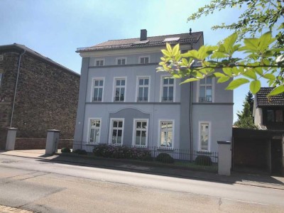 Stilvolle, sanierte 3-Zimmer-Erdgeschosswohnung mit geh. Innenausstattung