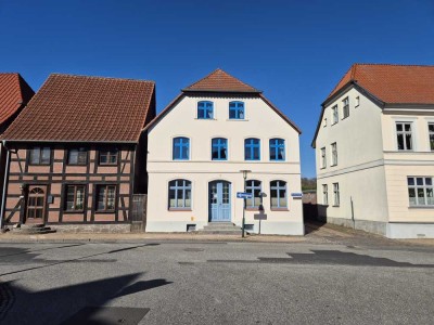 Repräsentatives Wohn- und Geschäftshaus in zentraler Innenstadtlage von Crivitz zu verkaufen.