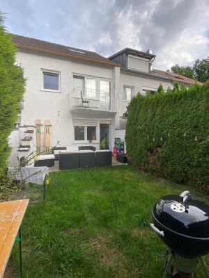 Freundliches 6-Zimmer-Reihenhaus teilweise möbliert und mit EBK in Neusäß