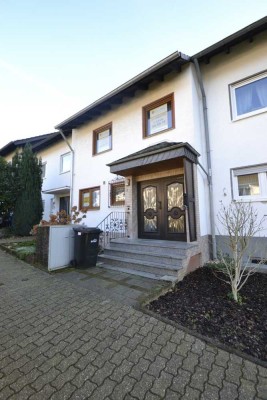 Reihenmittelhaus mit südausgerichteten Garten, Balkon, Kamin, Einzelgarage in Lützenkirchen!