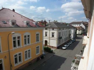 Freiburg Stadtmitte kleines WG-Zimmer. NUR für STUDIERENDE! FR-Innenstad/UNI 300m! Ab 15.07.25 frei.