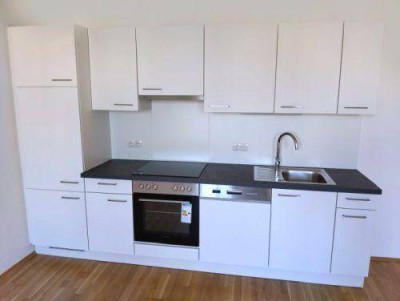Erstbezug: Sanierte 3 ZIMMER-Wohnung, neue Einbauküche, neue Sanitäranlagen (Bad + WC), WG-tauglich!