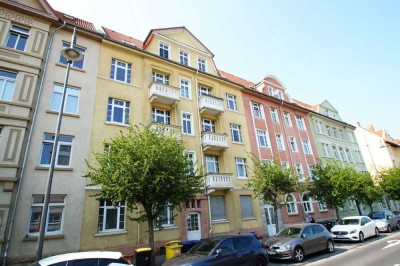 3-Zimmer-Whg. mit kleinem BALKON -  WG-geeignet und Zentrumsnah