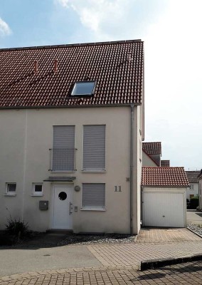 Schöne, neuwertige 5-Zimmer-Doppelhaushälfte mit EBK in Herrenberg-Kuppingen