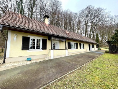 Bad Gleichenberg - Idyllisches Haus mit 3 Zimmern, einer Wohnküche und großem, schönen Garten !