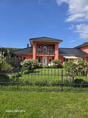 Ferienhaus in ruhiger Lage mit Wintergarten und Wasserblick!