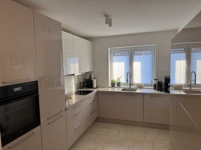Schönes 5-Zimmer-Reihenhaus mit gehobener Innenausstattung und EBK in Burgwedel