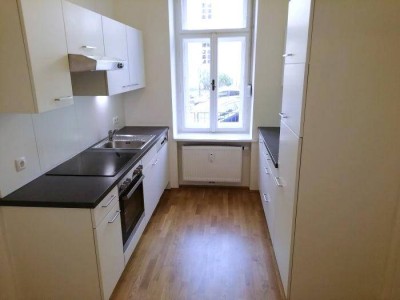 Neuwertiger 2 ZIMMER-Altbau + extra Küche möbliert + Bad mit Dusche + extra WC + nähe Hauptbahnhof!
