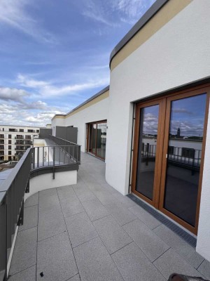 Erstbezug mit Balkon und EBK: Exklusive 2-Raum-Penthouse-Wohnung mit lux. Innenausstattung