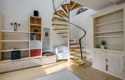 Sonnige Süd- Dachterrasse auf 1,5 Zimmer Maisonettewohnung, voll möbliert, warm, freundlich