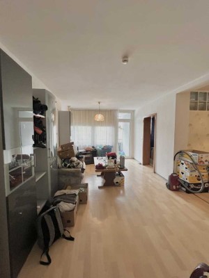 ! Gemütliche 2-Zimmer Wohnung mit Balkon ! WBS !