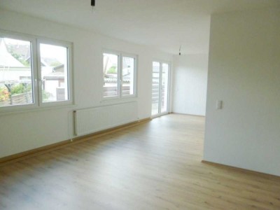 Neuwertig ausgebaut mit Dachboden-Potential direkt am See