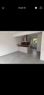 Kemnath Reihenmittelhaus mit Garage und Stellplatz, KM 1325 € - 130 m² - 4,5 Zi.