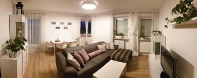 Schöne Wohnung mit großer Terrasse und Einbauküche