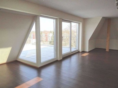 Luxuriöse DG-Maisonette mit privatem Lift in sanierter Altbauvilla nahe Rheinufer!
