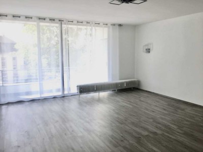 Helles, saniertes Apartment mit großem Balkon