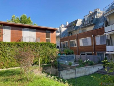 3 Zimmer-Penthouse-Wohnung mit Balkon in den grünen Innenhof gerichtet