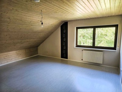 Helle 4,5-Zimmer Maisonette-Wohnung mit Balkon in Eppertshausen