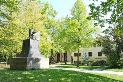 2-Familienhaus mitten im Park in der Regenburger Innenstadt