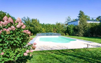 Unternehmervilla mit Pool, großem Grundstück für Ihre Privatsphäre und in einer hervorragende Lage