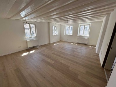 Kernsanierte 4-Zi.-Wohnung mit Balkon in Roth