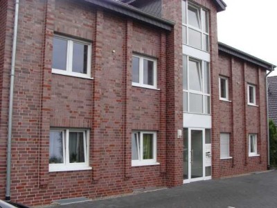 Helle und ruhige 3 Zimmer Erdgeschosswohnung mit Terrasse