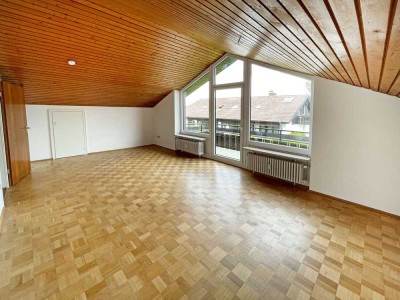 Seefeld: Helles Dachgeschossappartement mit schönem Ostbalkon